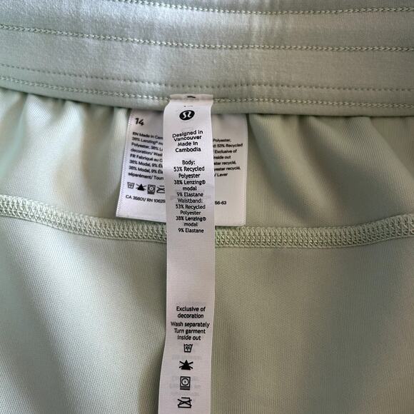 EUC Lululemon Softstreme High-Rise Lounge Shorts 4” Kohlrabi Green Size 14 Soft - Picture 12 of 15